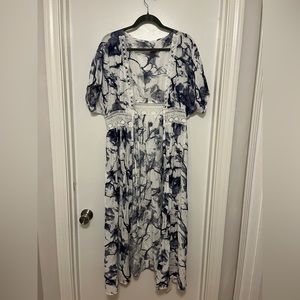 Hibluco beautiful wrap dress/ kimono size M blue and white never worn